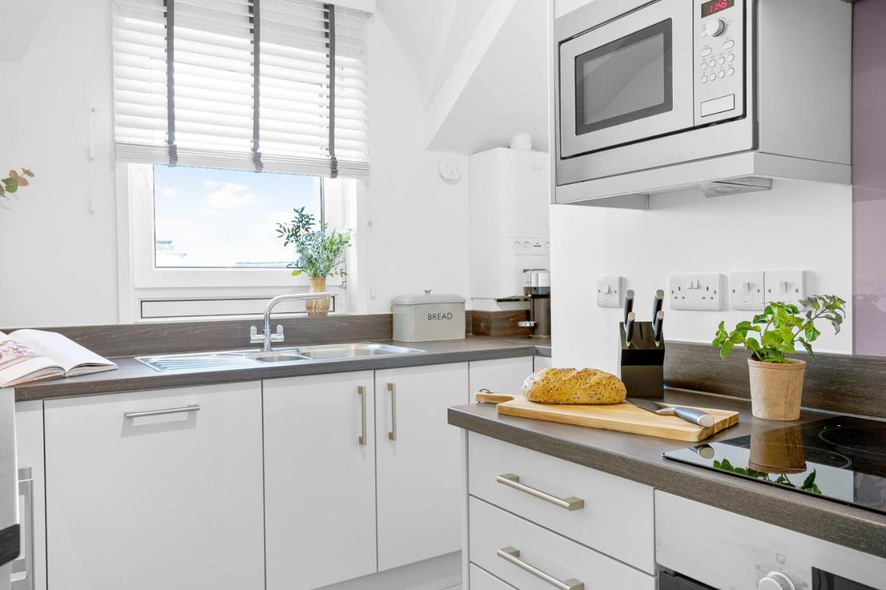 Wellswood Apartment - Sunny Apartment With Stunning Sea Views And Private Balcony Torquay Exteriör bild