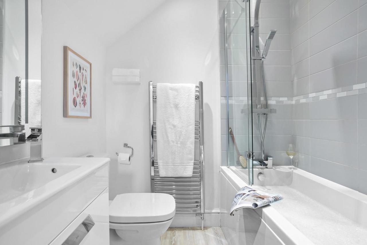 Wellswood Apartment - Sunny Apartment With Stunning Sea Views And Private Balcony Torquay Exteriör bild