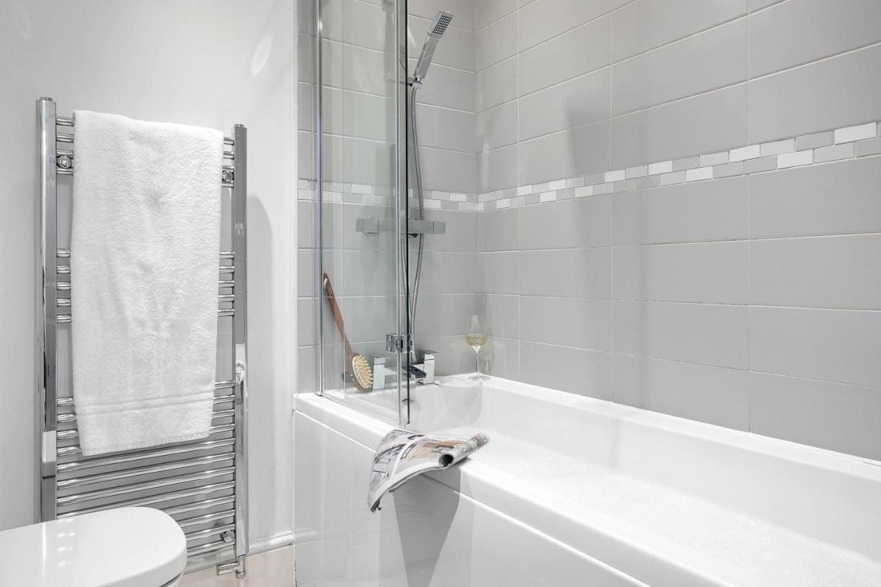 Wellswood Apartment - Sunny Apartment With Stunning Sea Views And Private Balcony Torquay Exteriör bild